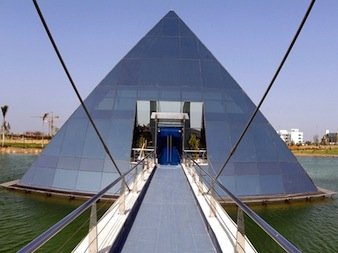 開(kāi)羅智能村園區(qū)內(nèi)的智囊咖啡屋